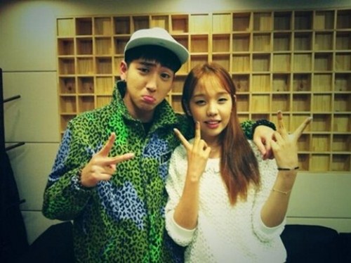 Baek A Yeon Introduces B1A4’s Baro as “A Good Boy” Baek A Yeon Introduces B1A4’s Baro as “A Good Boy”