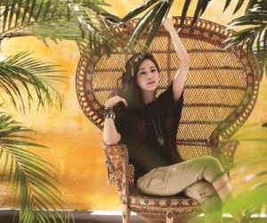 Kim Tae Hee Is a Tropical Beauty for Brand Isabey Kim Tae Hee Is a Tropical Beauty for Brand Isabey
