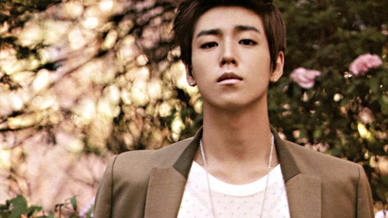 Lee Hyun Woo Spotted on the Subway Lee Hyun Woo Spotted on the Subway