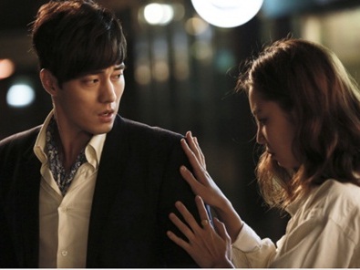 Gong Hyo Jin and So Ji Sub Meet for the First Time in “Master’s Sun” Gong Hyo Jin and So Ji Sub Meet for the First Time in “Master’s Sun”