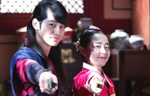 Moon Geun Young and Kim Bum Seen Together in Milan Moon Geun Young and Kim Bum Seen Together in Milan