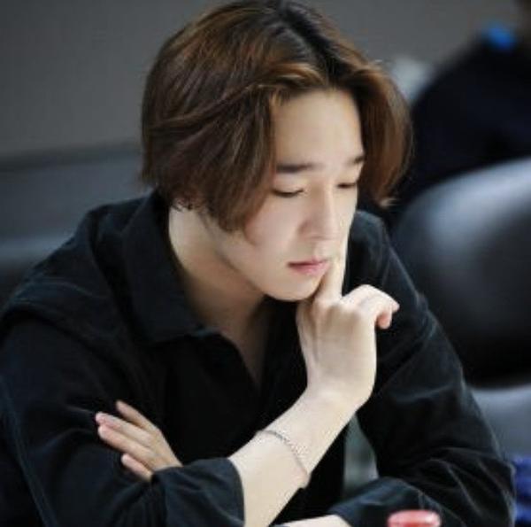 winner s nam tae hyun completes first script reading for winner s nam tae hyun completes first script reading for