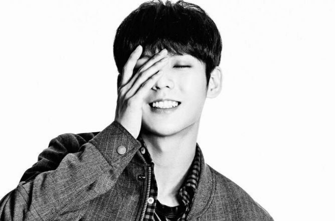 btob lee minhyuk rips his pants during live performance btob lee minhyuk rips his pants during live performance