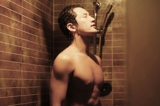 Park Shi Hoo showering