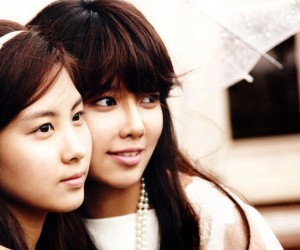 Girls’ Generation’s Sooyoung and Seohyun Hold Fansigning Event Girls’ Generation’s Sooyoung and Seohyun Hold Fansigning Event