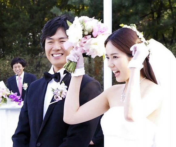 Han Ga In And Yeon Jung Hoon Are Expecting A Baby Soompi Han Ga In And Yeon Jung Hoon Are Expecting A Baby