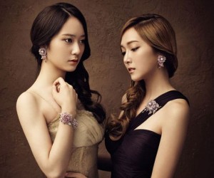 Jessica and Krystal Pose in a “Black Swan”-Inspired Photo Shoot for Stonehenge Jessica and Krystal Pose in a “Black Swan”-Inspired Photo Shoot for Stonehenge
