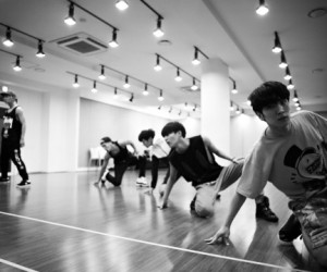 SHINee Shows Charisma in Dance Rehearsal Photos SHINee Shows Charisma in Dance Rehearsal Photos