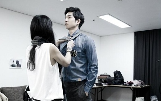 Gong Yoo Film Ve Dizileri | gong yoo is a gentleman even while getting dressed soompi Gong Yoo Film Ve Dizileri | gong yoo is a gentleman even while getting dressed soompi