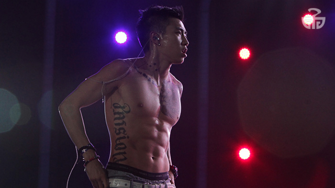 Jay Park shows off those trademark abs he's known for.