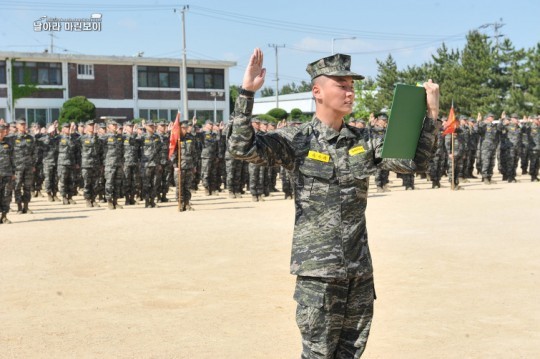 Check out How Yoon Shi Yoon Is Adjusting to the Marine Corps | Soompi