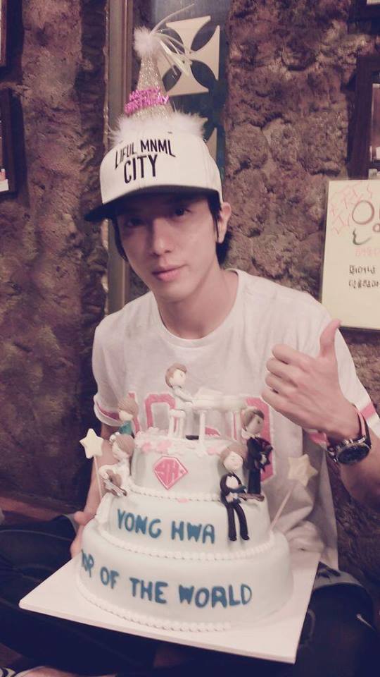 Who has a Girlfriend in CNBLUE