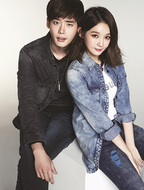 Actor Lee Jong Suk and Davichi’s Kang Min Kyung Wear Matching Clothes