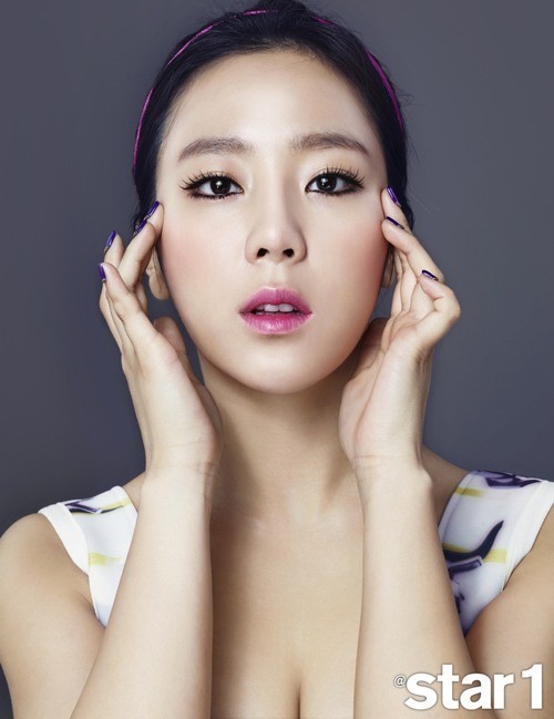 Yewon Discusses Love Life Appears In Pin Up Style Photo Shoot For Star Magazine Soompi