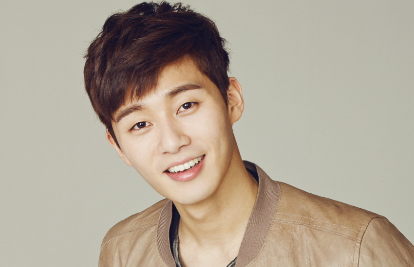 Park Seo Joon Remains Loyal to KeyEast and Renews Contract With Agency