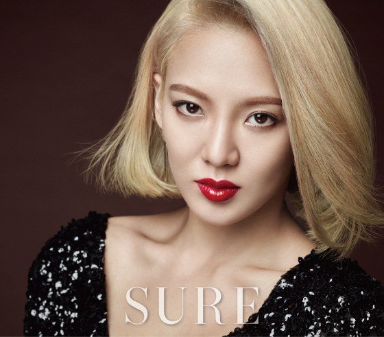 Girls' Generation Hyoyeon Showcases Beautiful Makeup Looks 