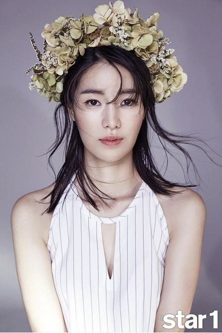 Im Ji Yeon of "High Society" Evaluates Her Looks | Soompi