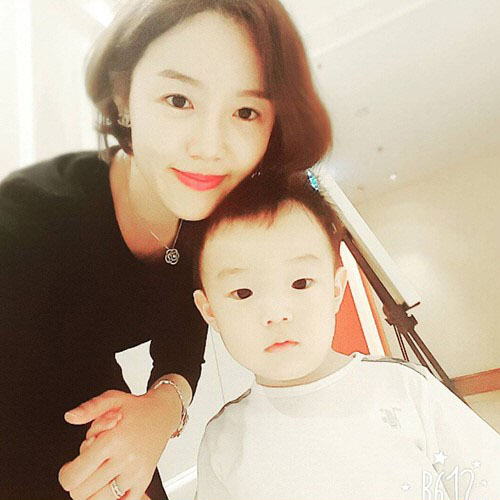 Jung Joon Ho and Lee Ha Jung Show Off Their Cute Son Soompi Jung Joon Ho and Lee Ha Jung Show Off Their Cute Son Soompi